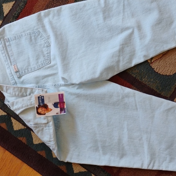👖Faded Glory Relaxed Light Blue Jeans Pre LOVED - Picture 10 of 16